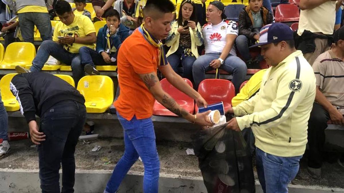 Ultras en México que recogen la basura en vez de pelearse con los del equipo contrario
