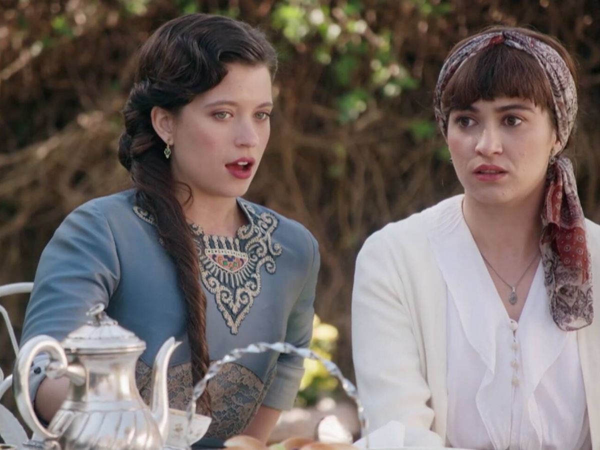 Foto: La reacción de Martina y Catalina ante el ataque de celos de Jimena en el episodio de este martes de 'La Promesa'. (RTVE)