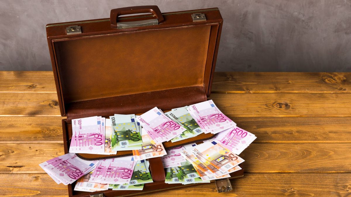 ¿Qué hacer si te encuentras un maletín lleno de dinero? Este es el consejo de la Policía