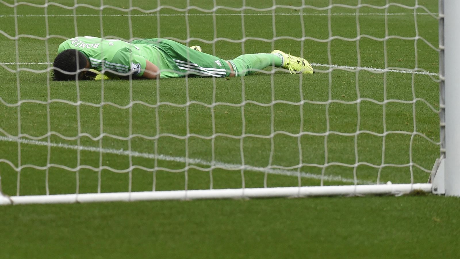 Foto: Sergio Romero no tuvo una buena actuación y fue determinante en la derrota del United (Reuters)