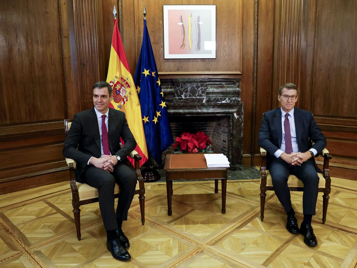 Foto: Sánchez y Feijóo, reunidos en el Congreso. (EFE/Chema Moya)