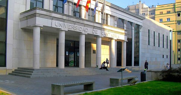 Foto: Paraninfo de la Universidad de Cantabria, la universidad pública que mejor parada sale en el 'ranking'.