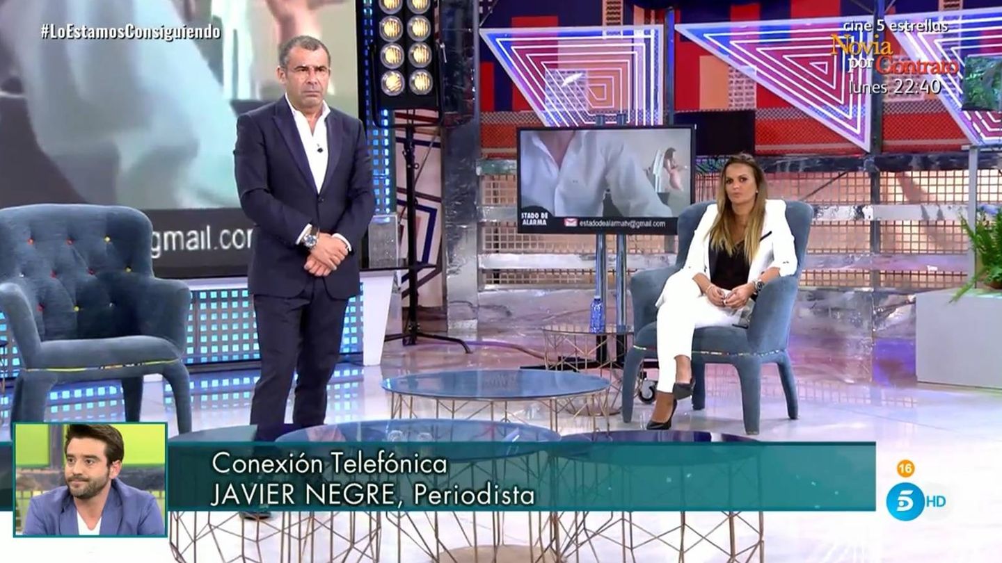Jorge Javier y Marta López escuchando en directo a Negre. (Telecinco).