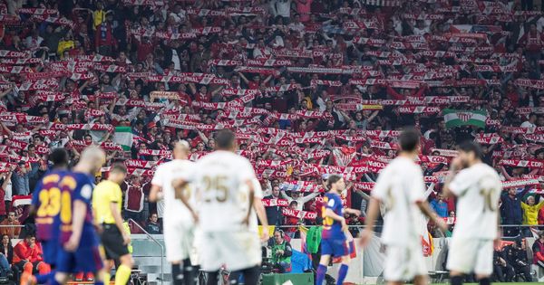 Foto: Decepción en los jugadores del Sevilla. (EFE)