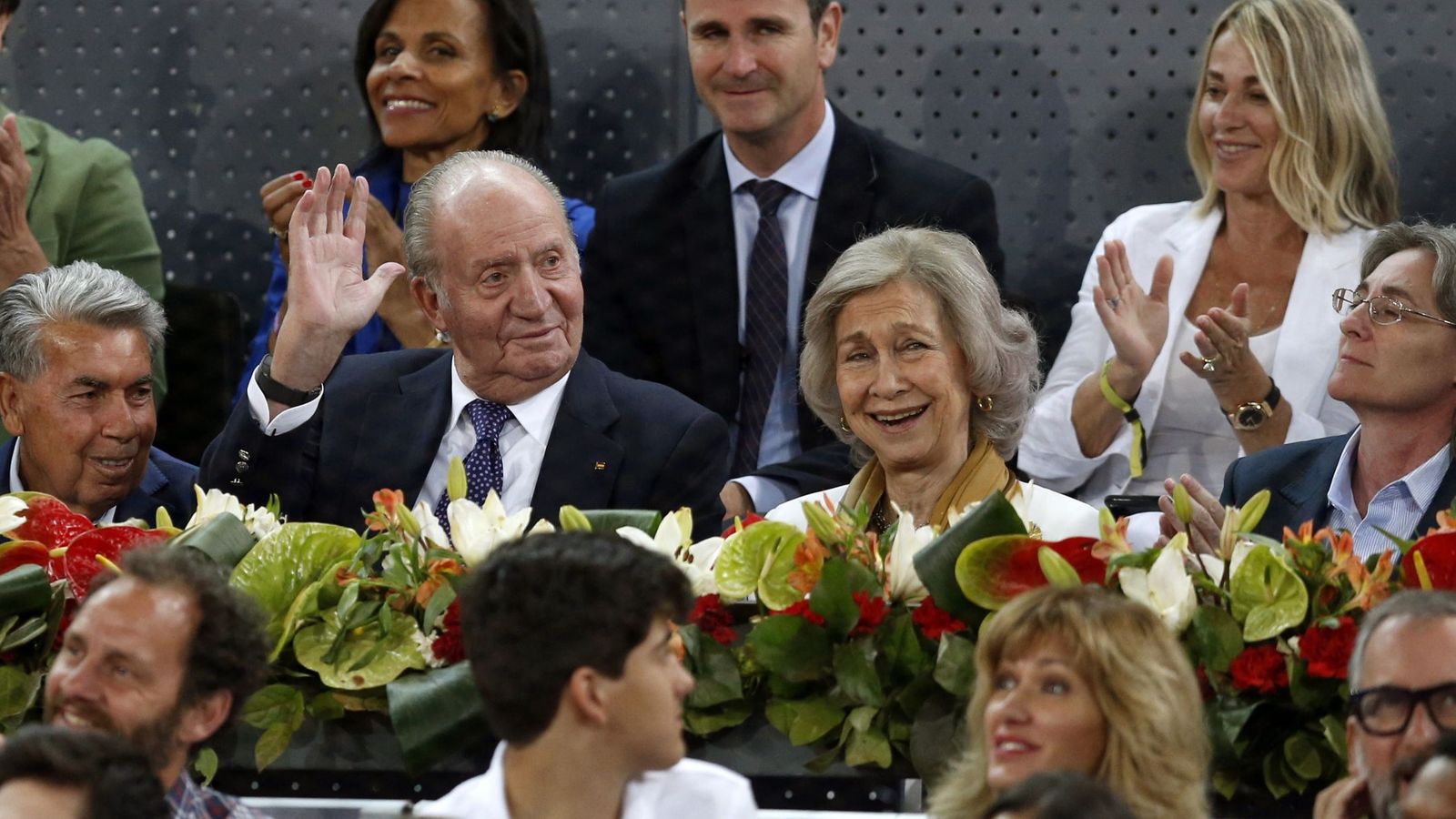 Foto: Los eméritos, felices en el tenis. (EFE)