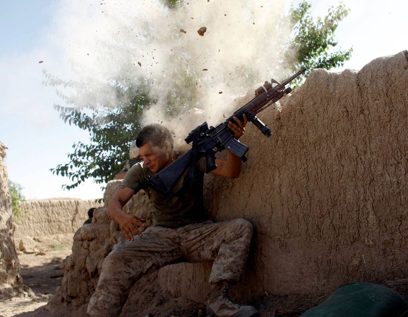 Un marine de EEUU durante un combate con Talibán en Garmser, provincia de Helmand, Afganistán. (Reuters) 