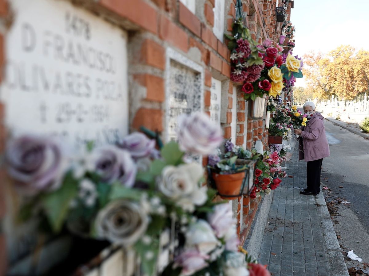 Foto: El cementerio de la Almudena, en Madrid, el pasado Día de Todos los Santos. (EFE)
