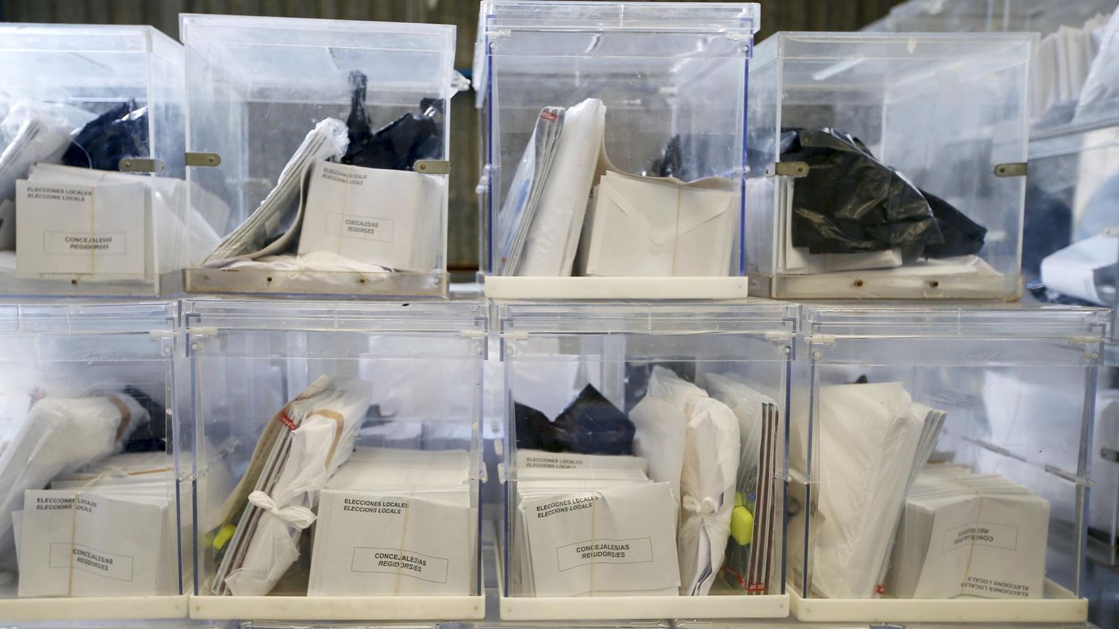 Foto: Algunos preparativos para las elecciones del 24 de mayo. (EFE)
