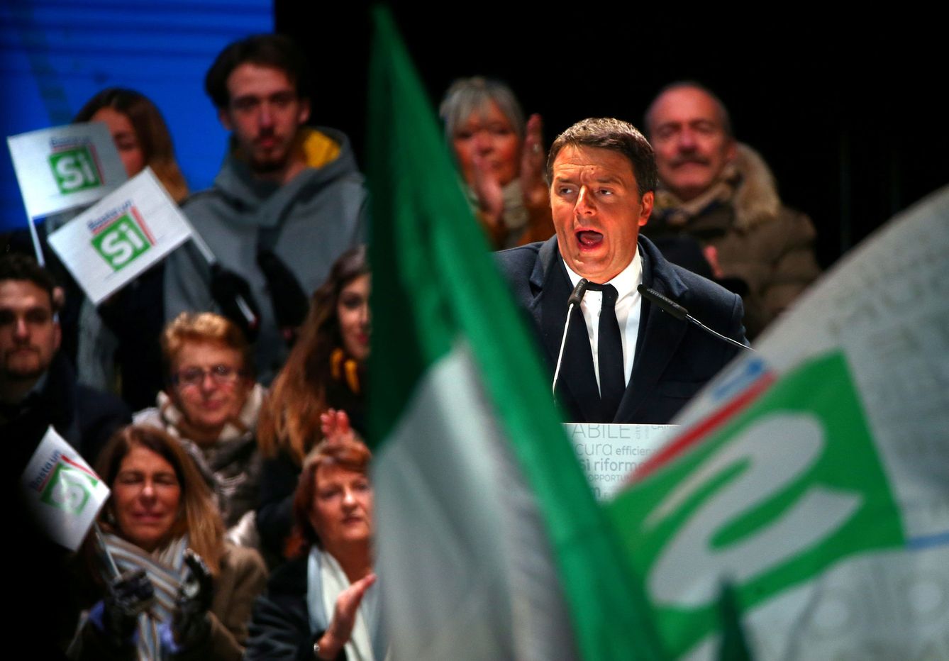 El presidente Matteo Renzi durante el último acto de campaña a favor del 'sí' en el referéndum de reforma constitucional, en Florencia, el 2 de diciembre de 2016 (Reuters)