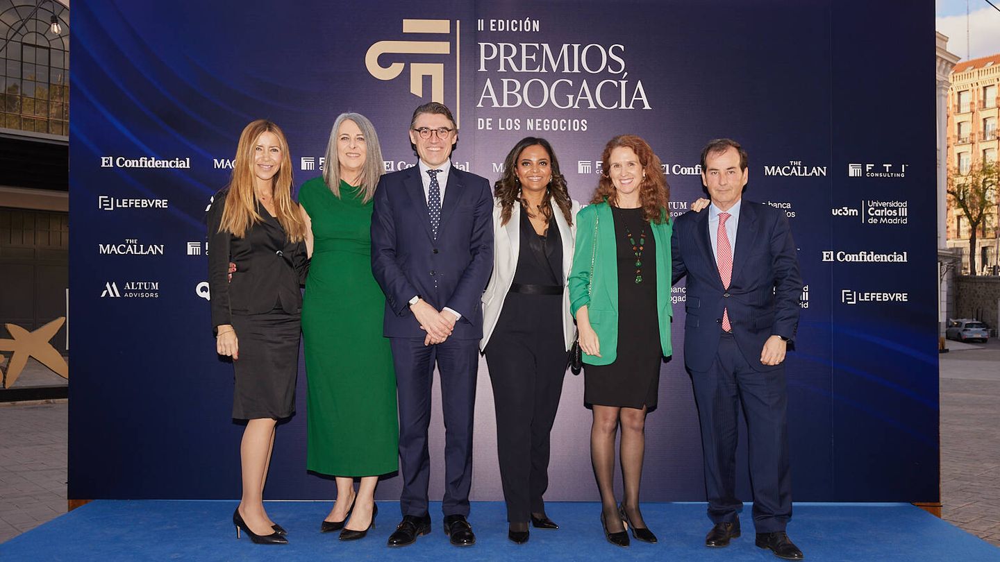 Mamen Asins, Beatriz Esclusa, Pablo Pernía, Fanny Solano, Laura de Rivera y Óscar Calderón (CaixaBank).