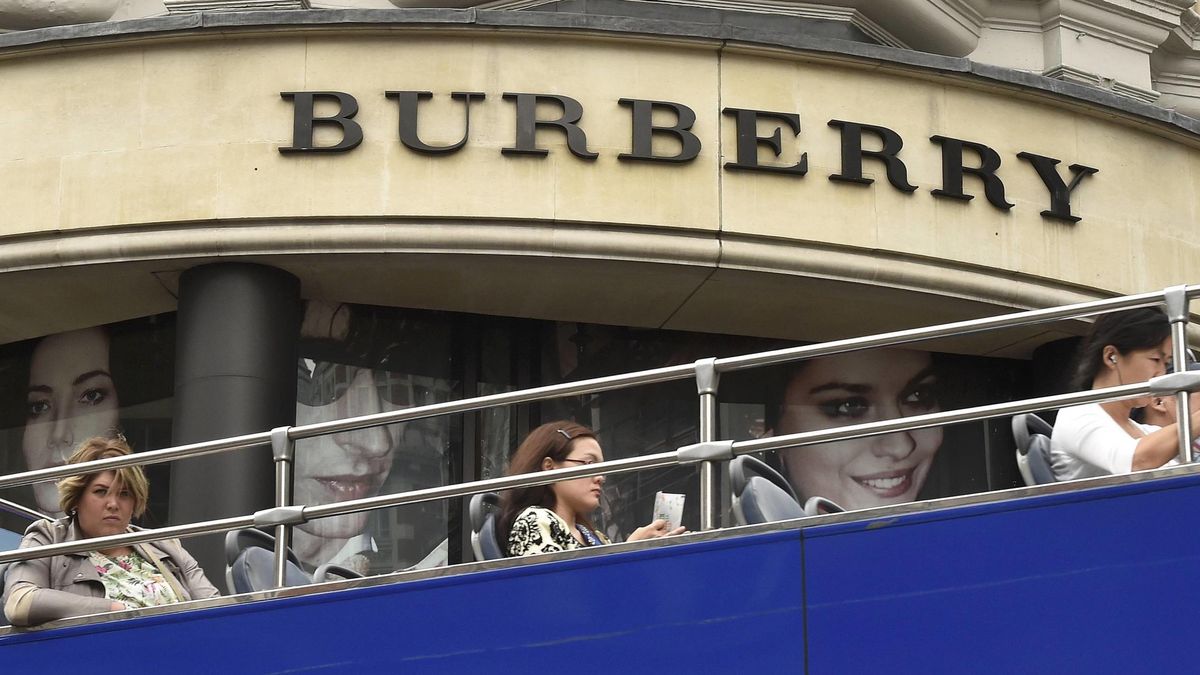 Burberry se hunde en bolsa tras sustituir a su CEO y suspender el dividendo