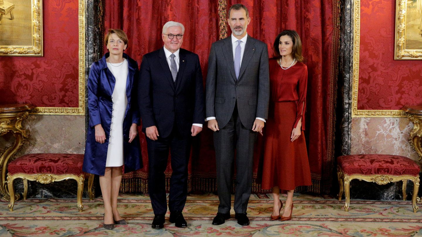 Los Reyes, con el matrimonio alemán en 2018. (Reuters)