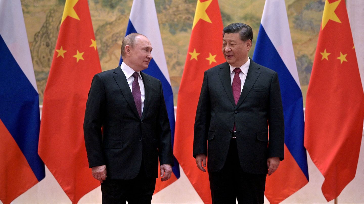 FILE PHOTO: Russian President Vladimir Putin attends a meeting with Chinese President Xi Jinping in Beijing, China February 4, 2022. Sputnik Aleksey Druzhinin Kremlin via REUTERS ATTENTION EDITORS - THIS IMAGE WAS PROVIDED BY A THIRD PARTY File Photo