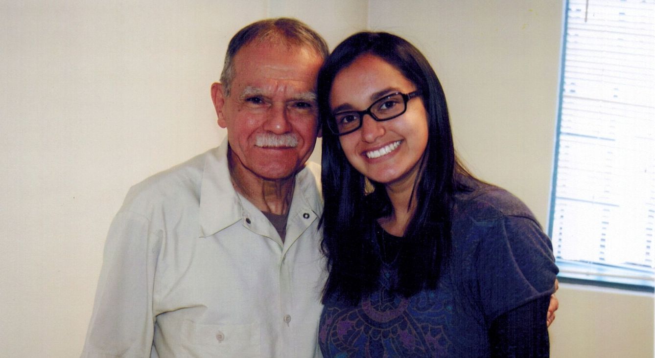 El independentista puertorriqueño Óscar López Rivera (i) junto a su nieta Karina (Efe).