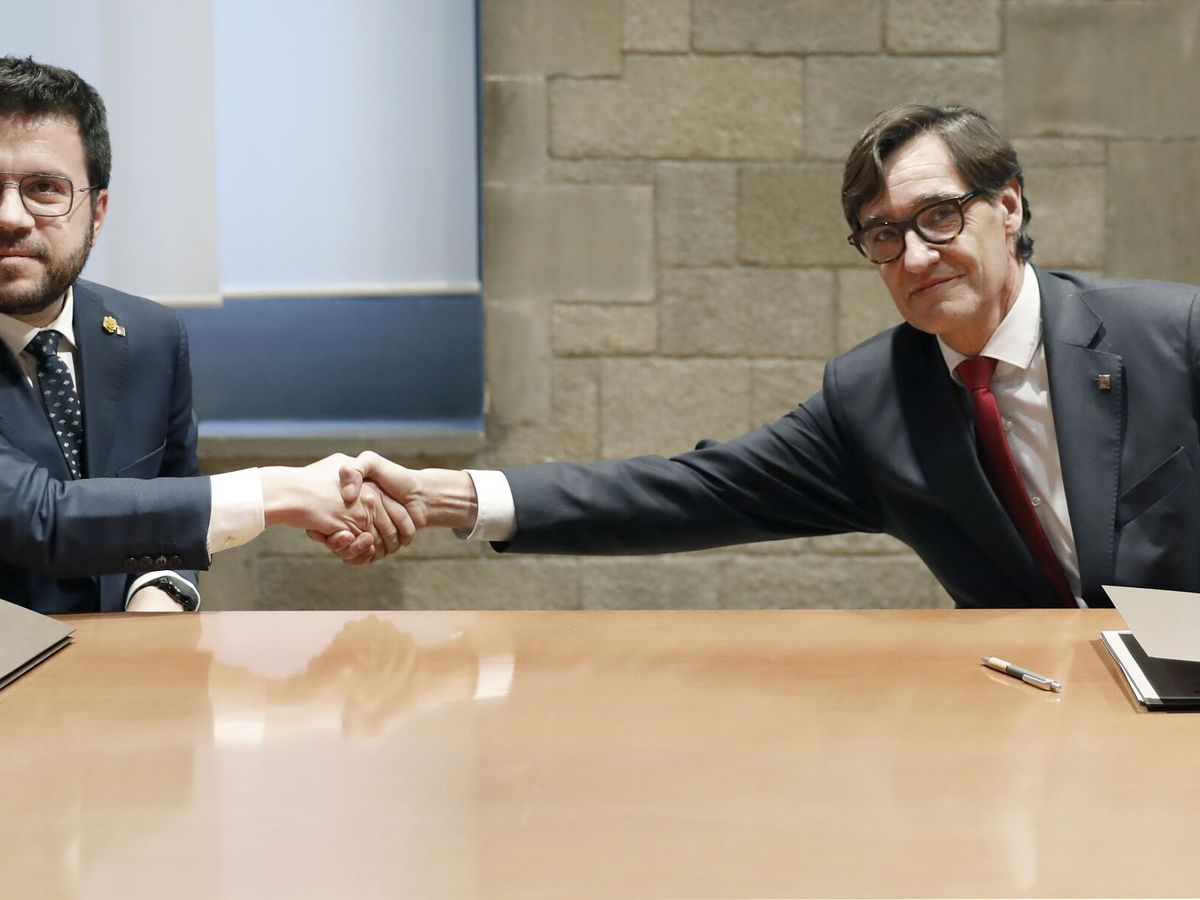 Foto: Firma del acuerdo entre govern y psc para los presupuestos de la generalitat
