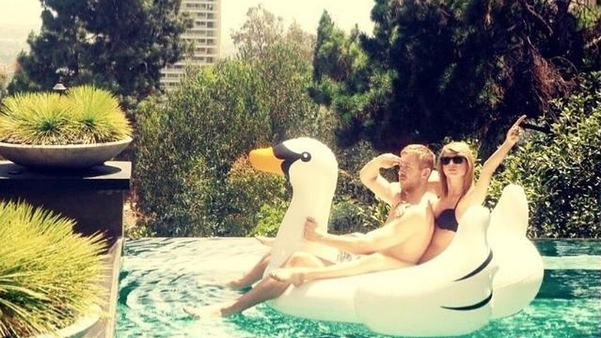 Instagram - Taylor Swift y Calvin Harris confirman su amor a bordo de un cisne