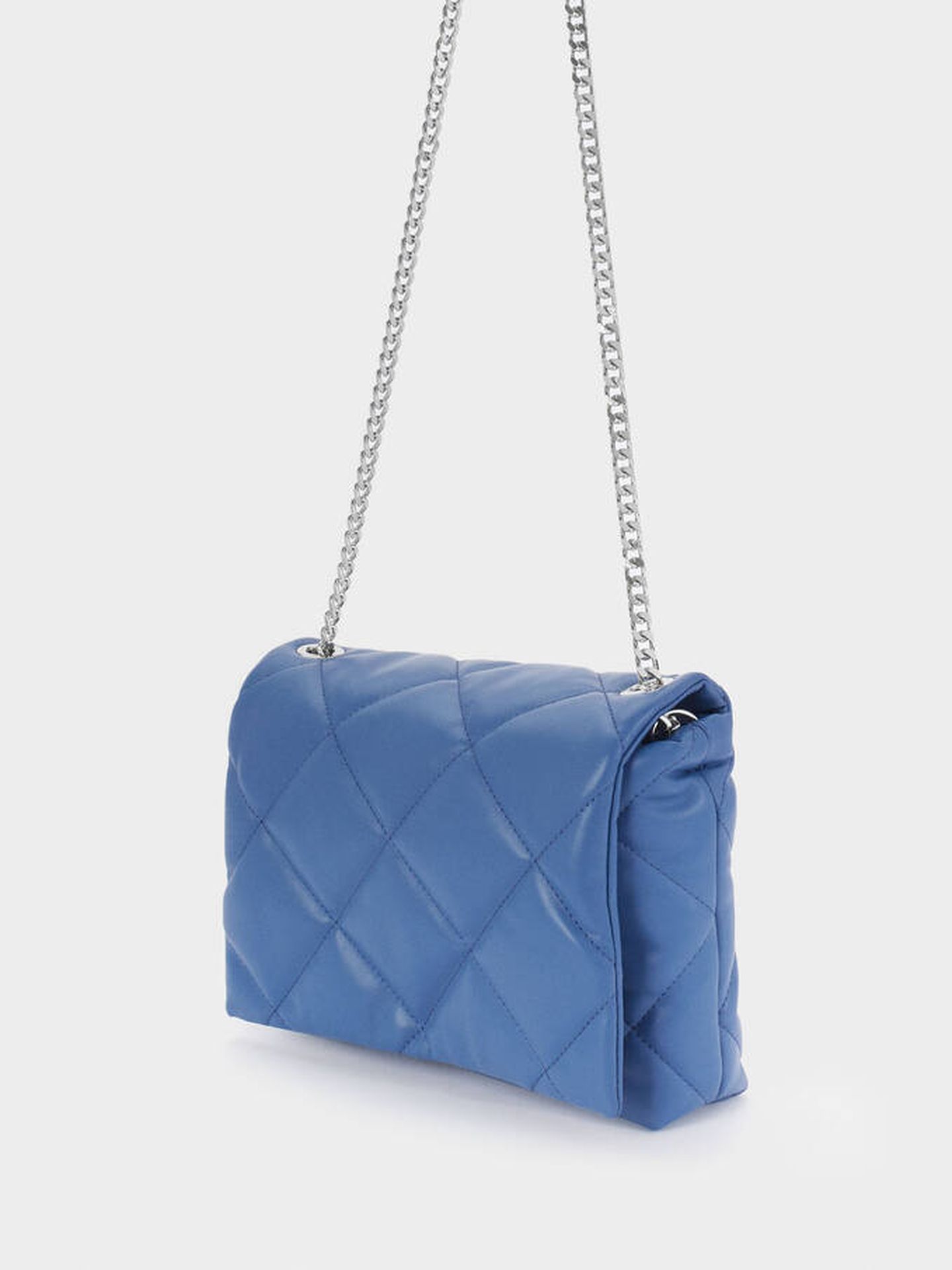 Un bolso azul como el Parfois puede revolucionar tu armario en clave low cost