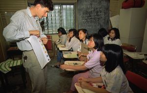 No se aprende, se aprueba: tutores son ídolos de masas en Hong Kong