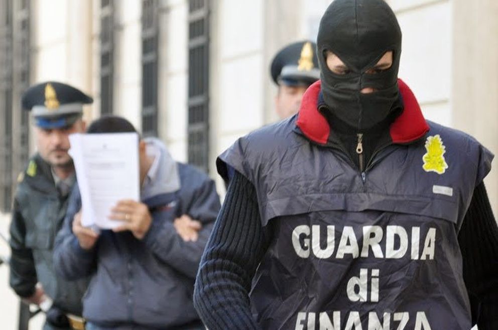 Foto de archivo de una operación de la Guardia di Finanza italiana