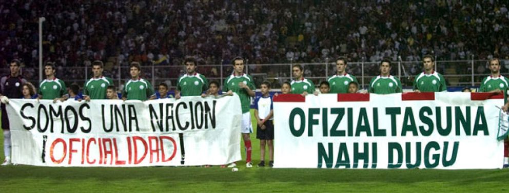 Foto: Cerca de 800 deportistas vascos apoyan a los futbolistas que no jugarán con Euskadi si no se llama Euskal Herria