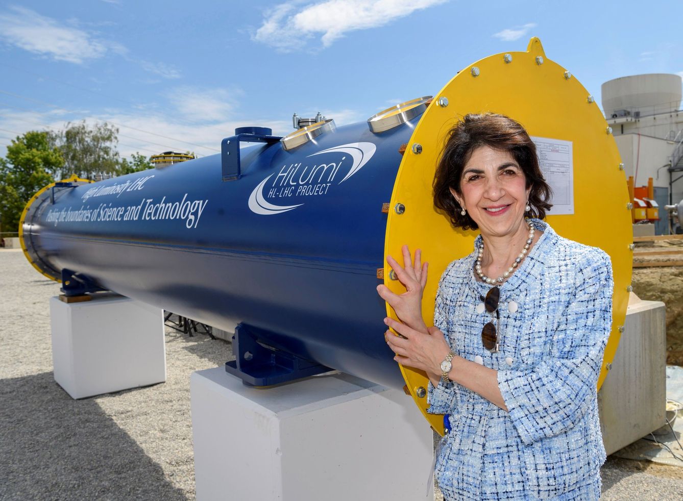 La directora general del CERN, Fabiola Gianotti, posa tras la presentación de los trabajos de ingeniería para el Gran Colisionador de Hadrones (LHC) del Laboratorio Europeo de Física de Partículas (CERN) en Meyrin, cerca de Ginebra (EFE)