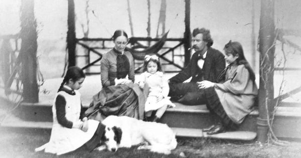 Foto: Mark Twain y familia en Hartford.