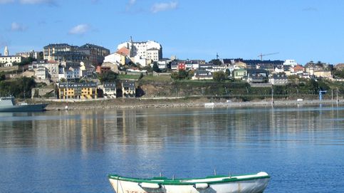 Miles de litros de estiércol cierran playas en la frontera entre Galicia y Asturias