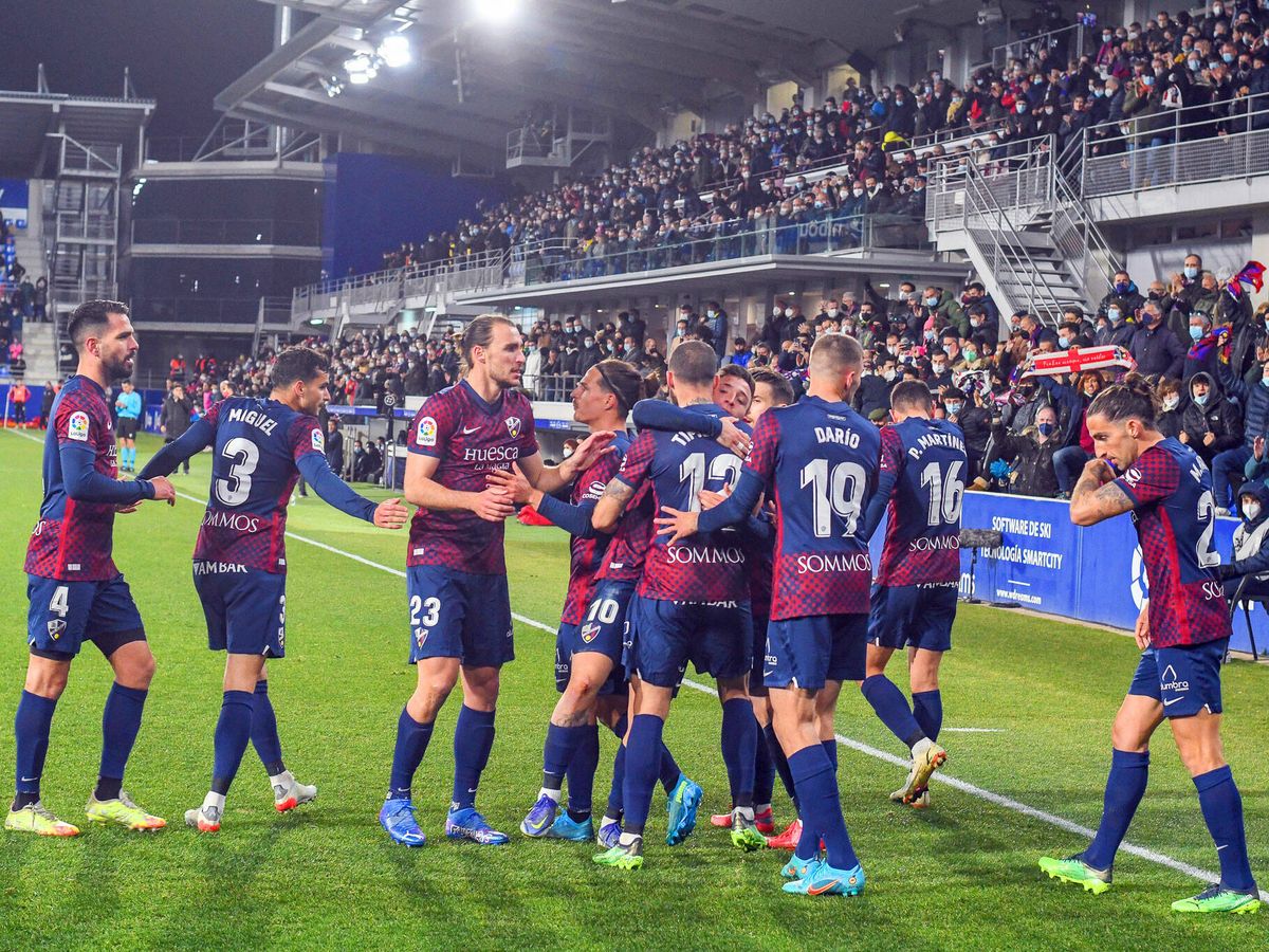 Foto: La plantilla del primer equipo también ha sufrido un ajuste. (Fuente: SD Huesca)