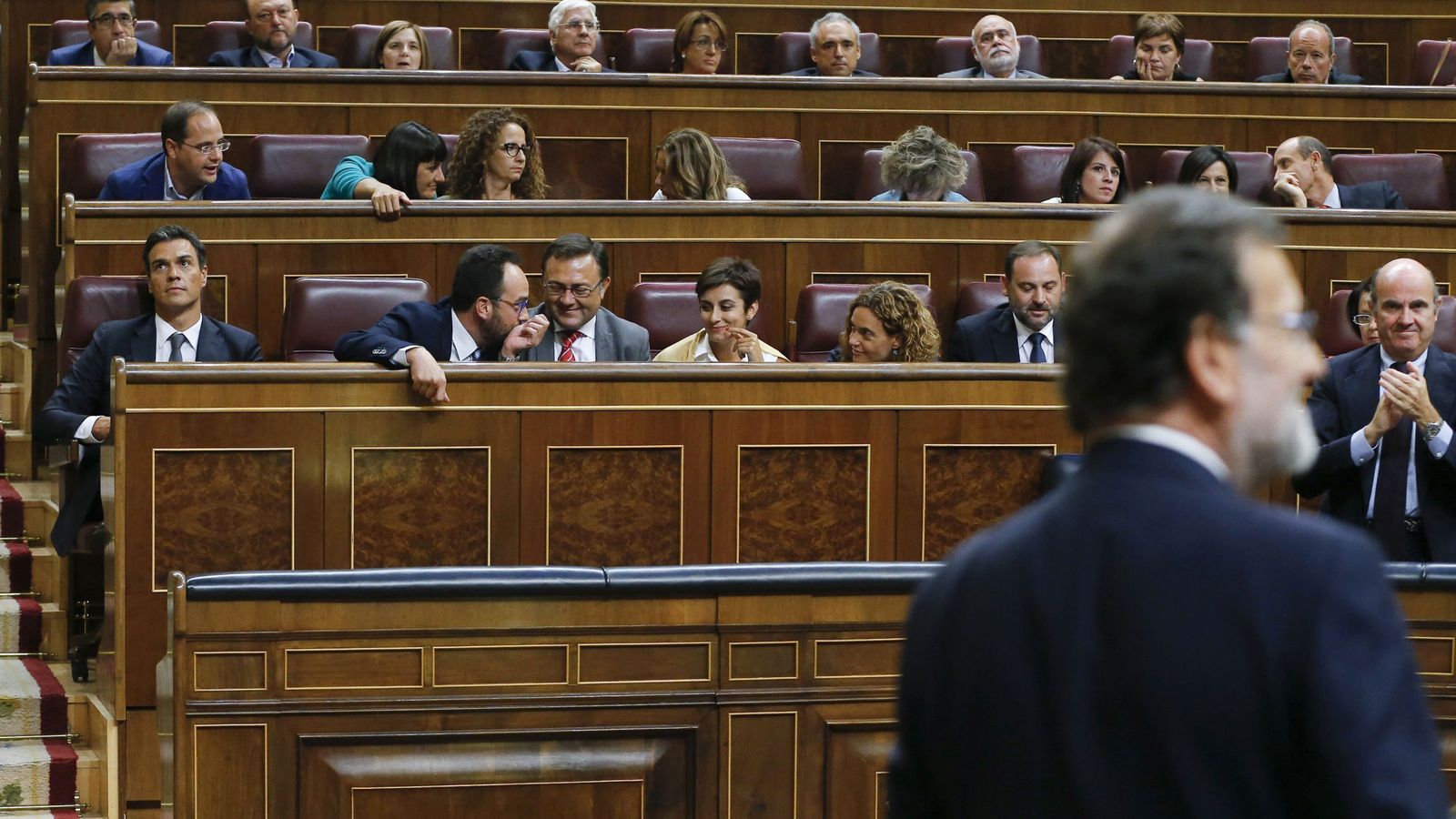 Foto: La bancada socialista al término de la votación de la investidura fallida del candidato a la presidencia del PP, Mariano Rajoy. (EFE)