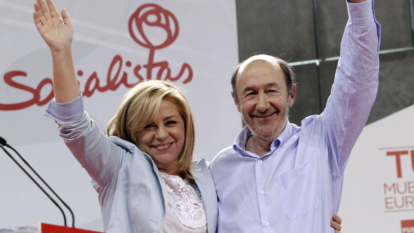Elena Valenciano y Alfredo Pérez Rubalcaba. (Efe)