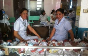 Dentro de la fábrica de bebés de Manila: parir de ocho en ocho