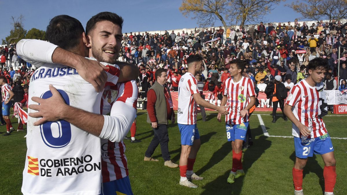Otra sorpresa en la Copa: el Barbastro, de Segunda RFEF, se carga a un Almería en caída libre