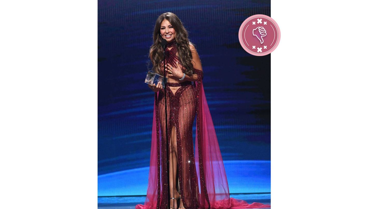 Thalía y sus transparencias en los Grammys Latinos. (Getty)