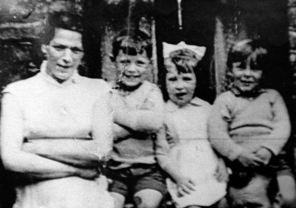 Foto: Jean McConville con tres hijos antes de su desaparición (Reuters)