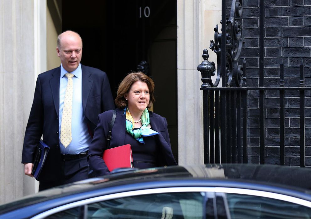 Foto: La ministra Maria Miller abandona Downing Street este martes (Reuters).