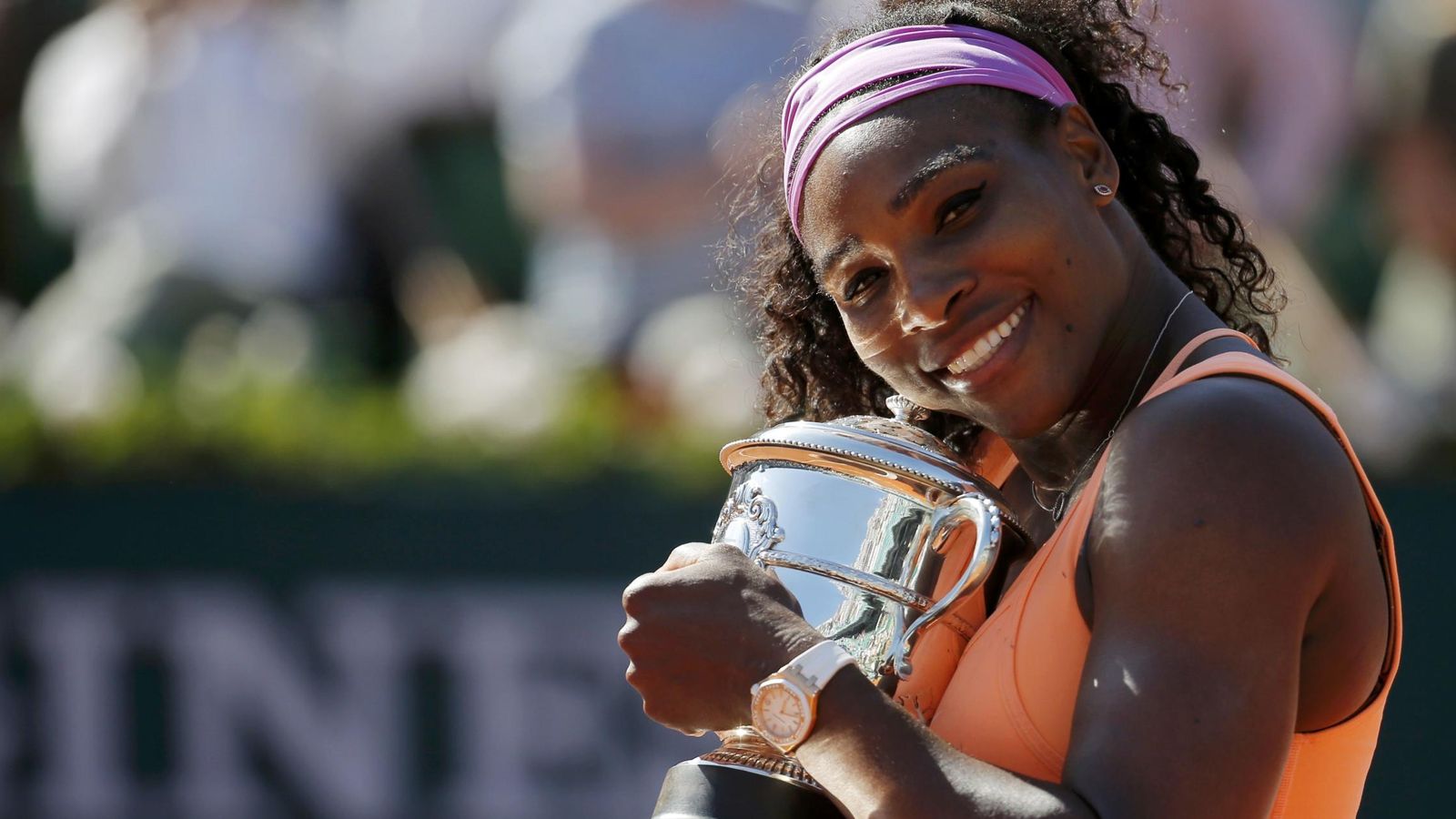 Foto: Serena Williams se convirtió en campeona de Roland Garros tras derrotar a Safarova.