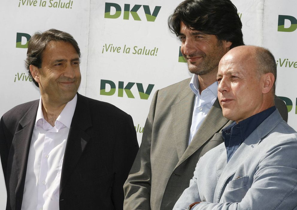 Foto: Corbalán (primero por la derecha) se deshace en elogios hacia el escolta catalán (EFE)