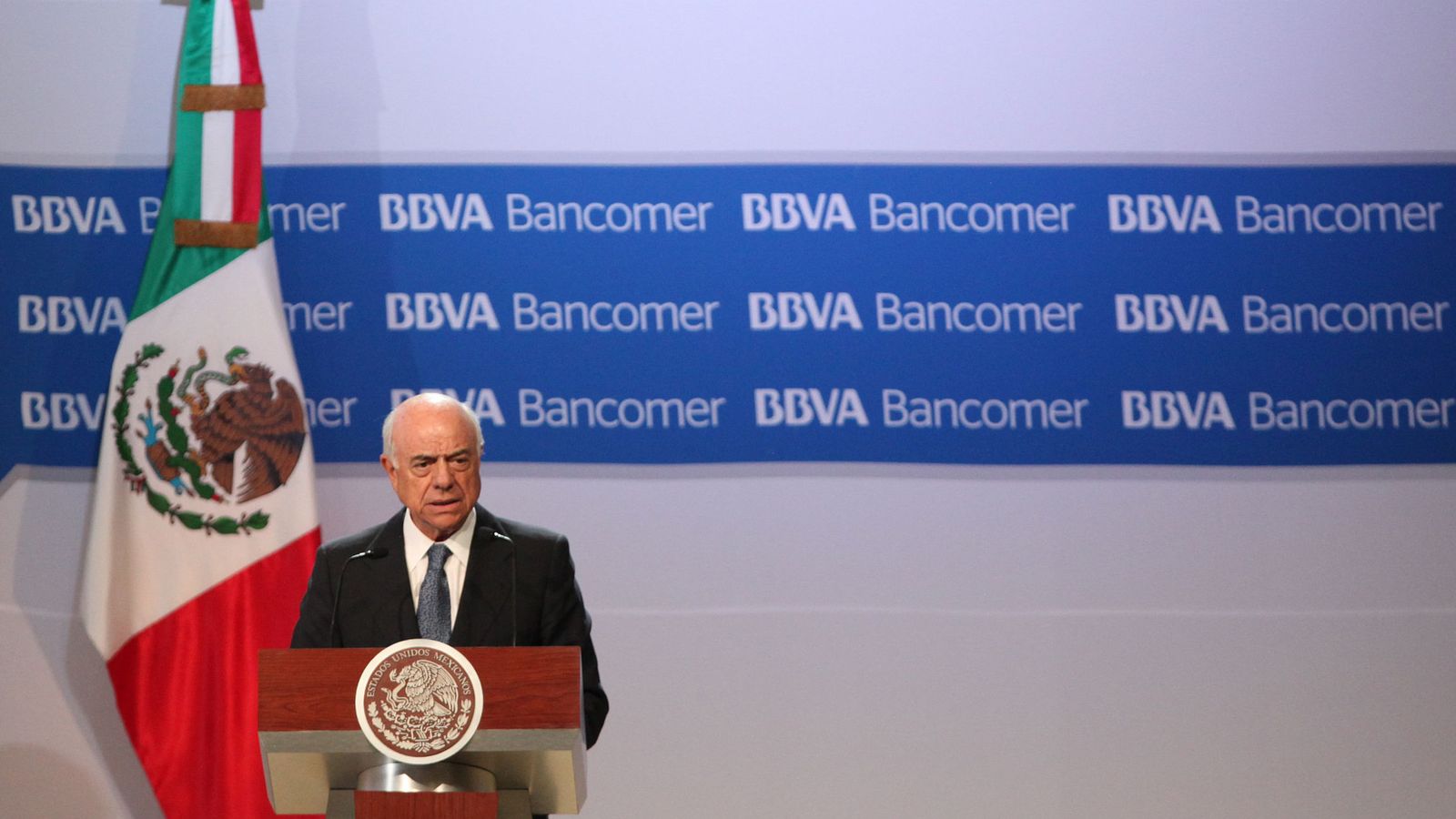 Foto: El presidente de BBVA, Francisco González, tras un acto en México. (EFE)