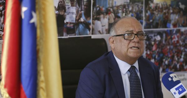 Foto: l embajador de Venezuela en España, Mario Isea, durante una entrevista el pasado julio. (EFE)