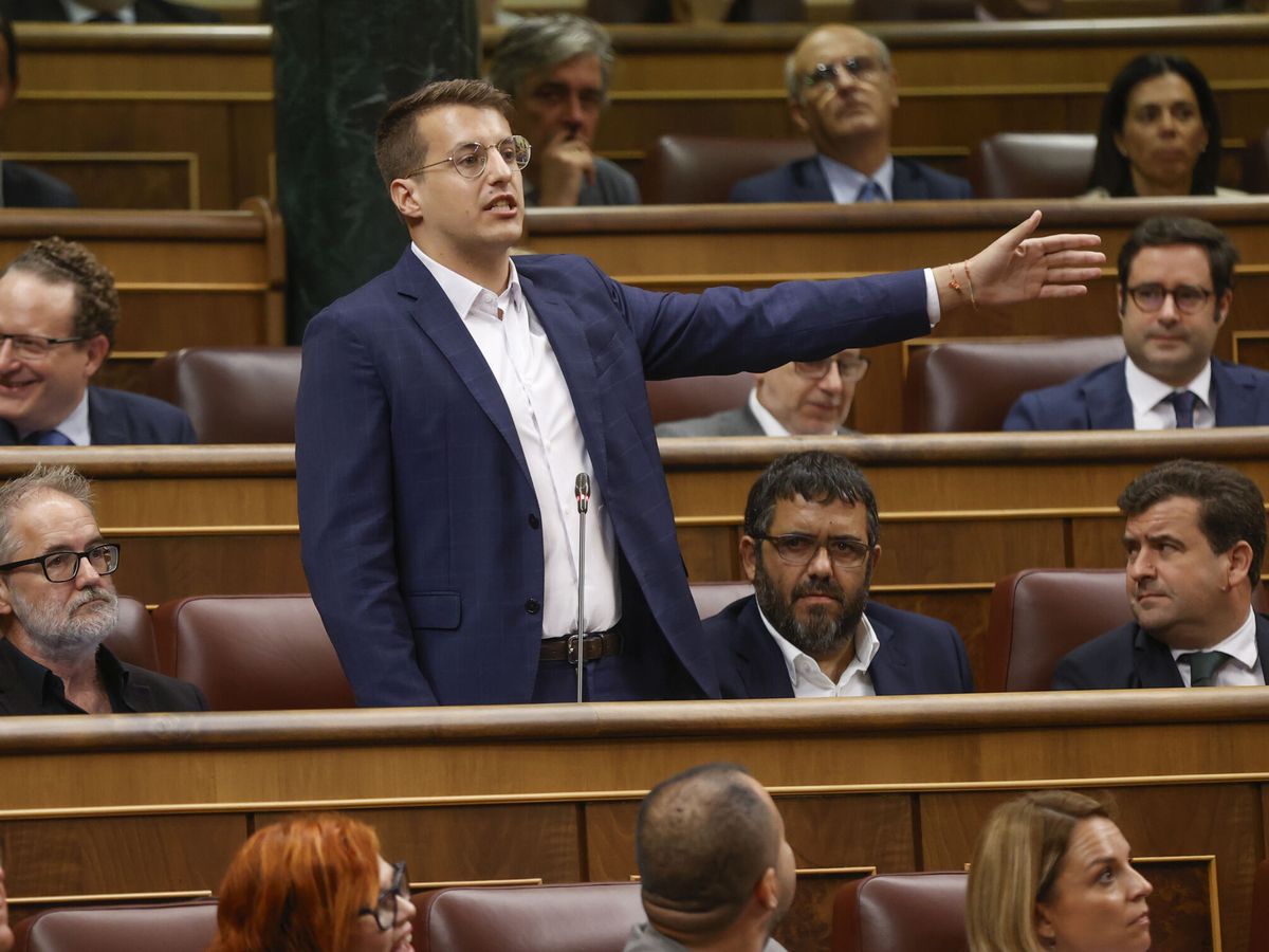 Foto: Jorge Pueyo interpela desde su escaño en el Congreso a María José Rodríguez (Vox). (EFE/Juan Carlos Hidalgo)