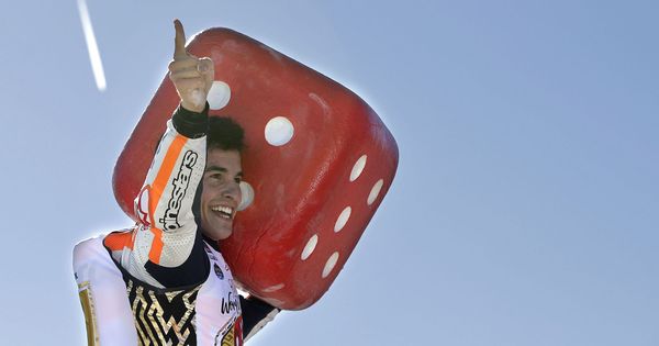 Foto: Márquez celebrando su título de 2017 en Valencia. (EFE)