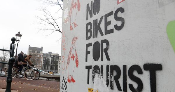 Foto: "Bicicletas no para los turistas" en Ámsterdam. (Reuters)