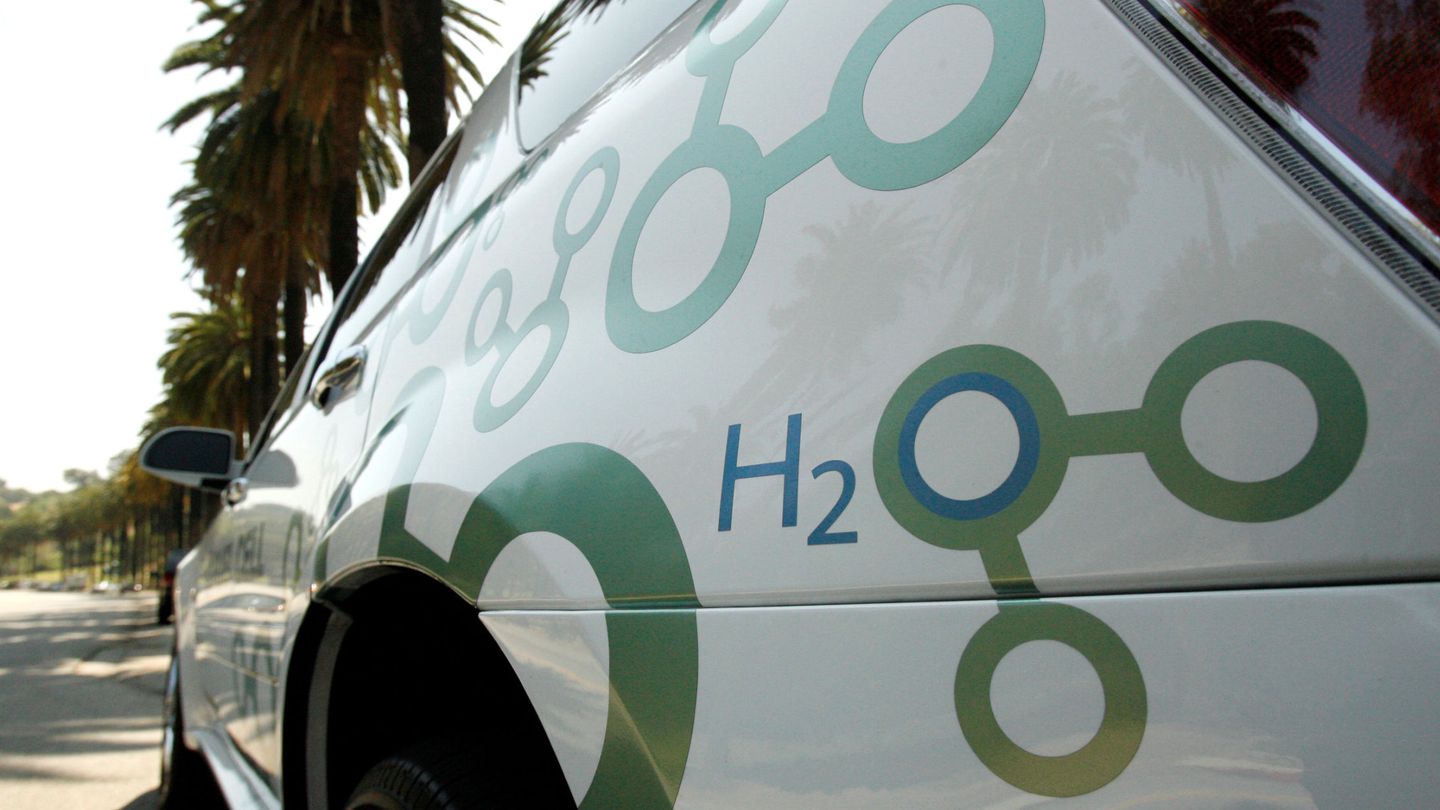 Foto de recurso de un prototipo de vehículo movido por hidrógeno verde. (Reuters)