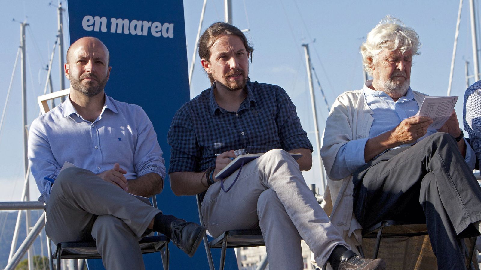 Foto: El secretario general de Podemos, Pablo Iglesias (c), junto al líder de En Marea, Luís Villares (i), y Xosé Manuel Beiras, durante un acto electoral. (EFE)