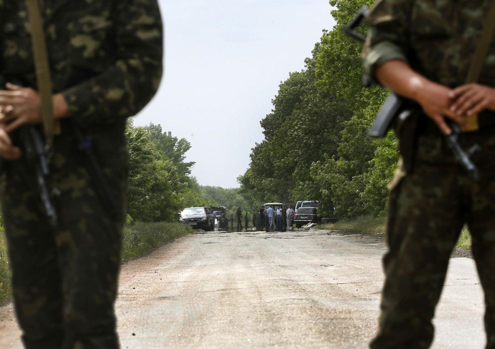 Foto: Soldados ucranianos aseguran un área donde rebeldes prorrusos mataron a catorce militares en Volnovakha, en el este de Ucrania (Reuters).