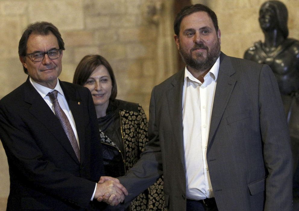 Foto: El presidente de la Generalitat, Artur Mas, y el lider de ERC, Oriol Junqueras, este miércoles en el Palau de la Generalitat (Efe)