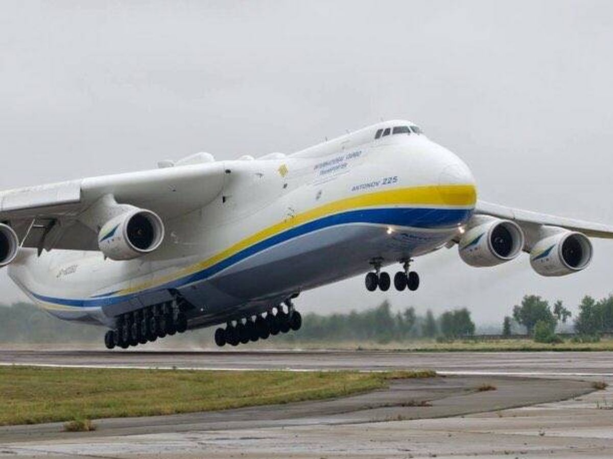 Foto: El avión de transporte ucraniano AN-225 'Mriya' (Twitter: @DmytroKuleba)