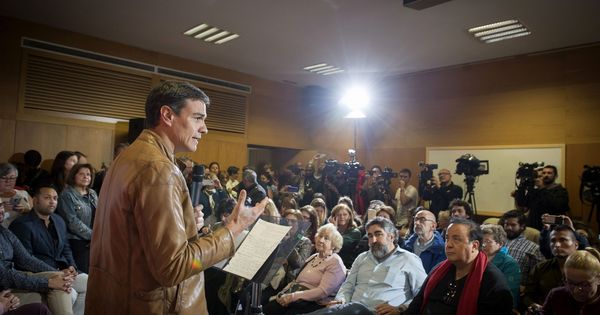 Foto: Pedro Sánchez, durante su rueda de prensa de este 12 de mayo en el Casino de la Reina de Madrid, en una sala repleta de militantes. (EFE)