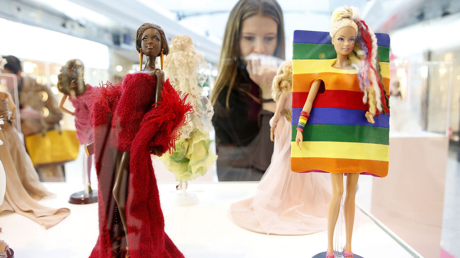 Foto: Barbie narra la historia de la moda en Asturias (Intu Asturias)