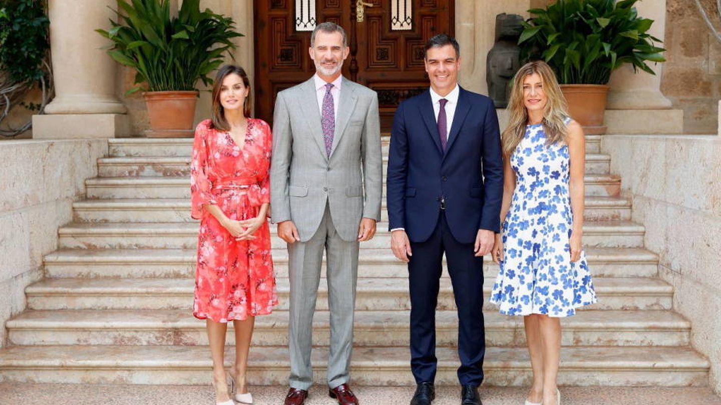 Los reyes junto a Pedro Sánchez y Begoña Gómez. (Casa Real)